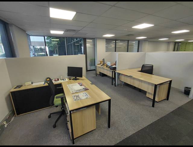 1,332M² OFFICE TO LET IN VORNA VALLEY